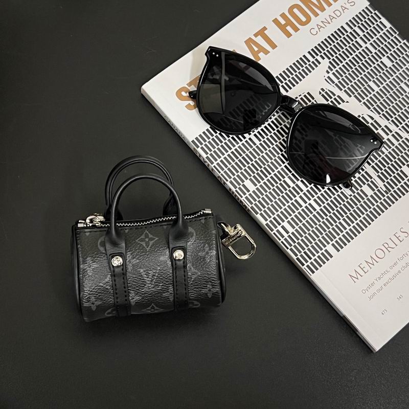 LV keyring lyh65